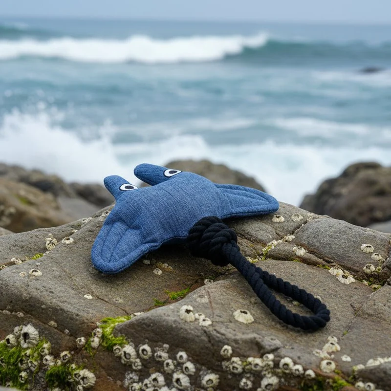 Peluche sonore écologique pour chien – Raie avec corde