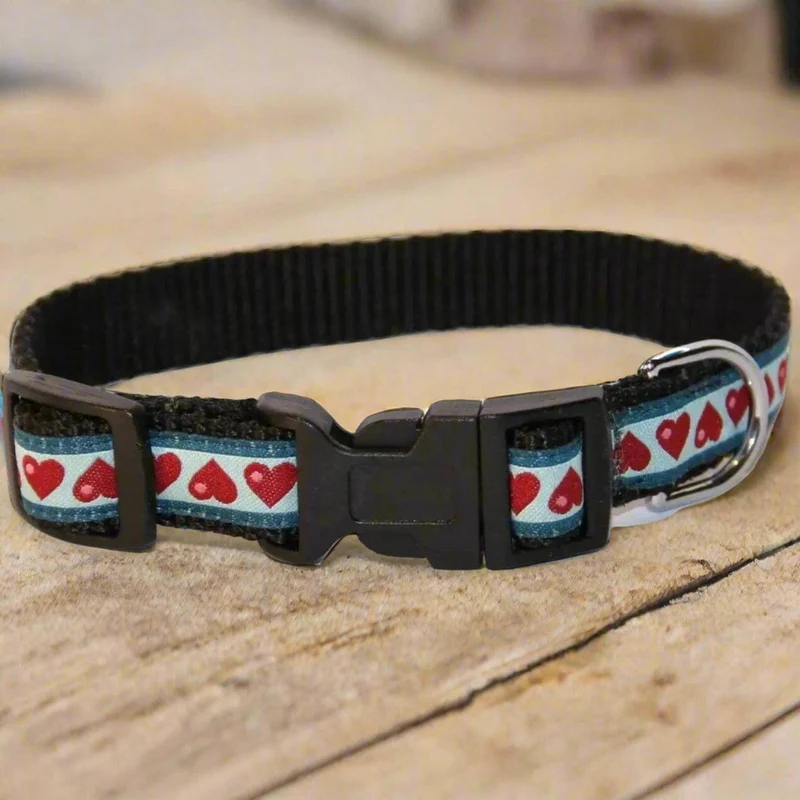 Collier pour petit chien ou chiot 'cœurs'
