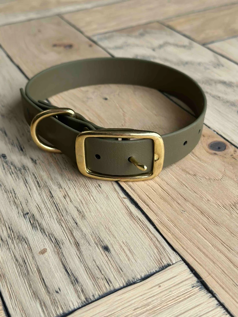 Collier kaki et doré en Biothane®